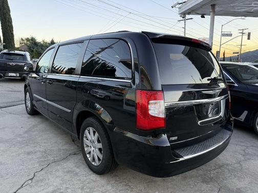 2016 Chrysler Town & Country Touring