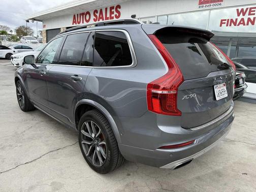2017 Volvo XC90 T6 Momentum