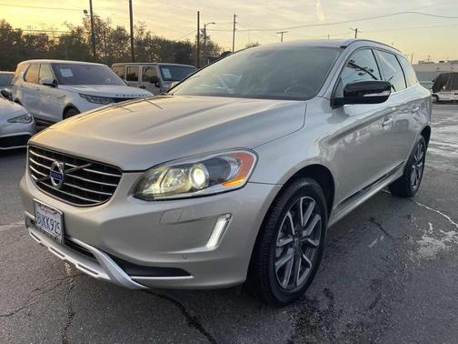 2017 Volvo XC60 T6 Dynamic