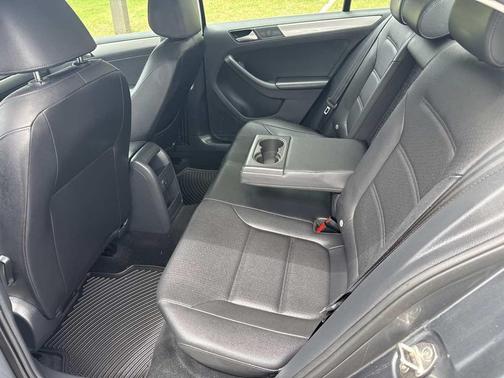 Platinum Gray Metallic 2017 Volkswagen Jetta 1.4T SE