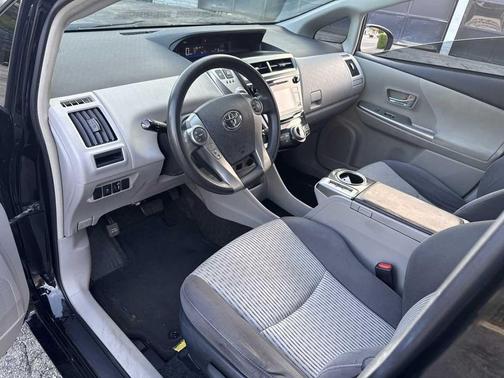 2015 Toyota Prius v Five
