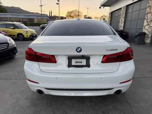 2018 BMW 530 530i