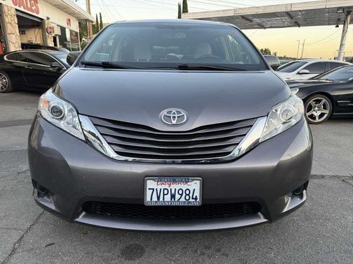 2017 Toyota Sienna LE