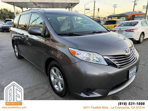 2017 Toyota Sienna LE