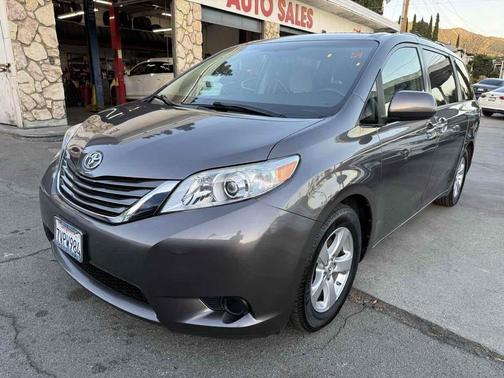 2017 Toyota Sienna LE