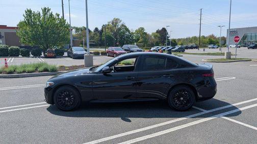 2021 Alfa Romeo Giulia Base