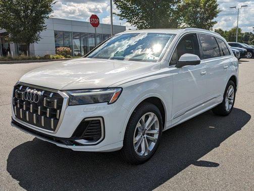 2025 Audi Q7 55 Premium Plus
