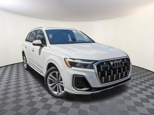 2025 Audi Q7 55 Premium Plus