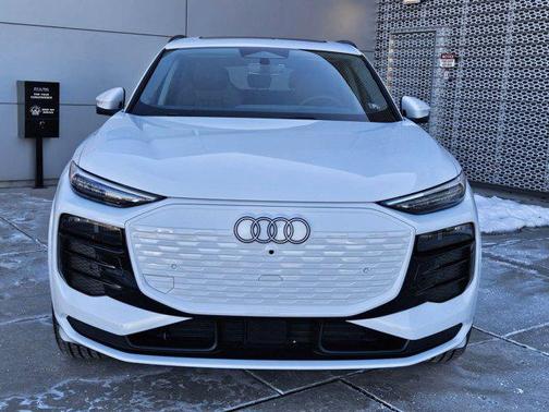 2025 Audi Q6 e-tron Premium Plus quattro