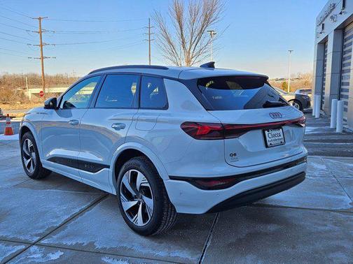 2025 Audi Q6 e-tron Premium Plus quattro