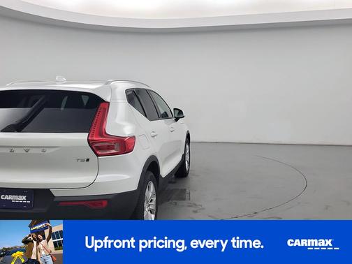 2021 Volvo XC40 T5 Momentum
