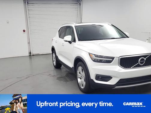 2021 Volvo XC40 T5 Momentum