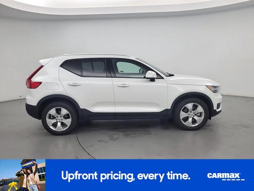 2021 Volvo XC40 T5 Momentum