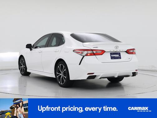 White 2018 Toyota Camry SE