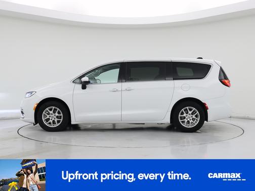White 2023 Chrysler Pacifica Touring L
