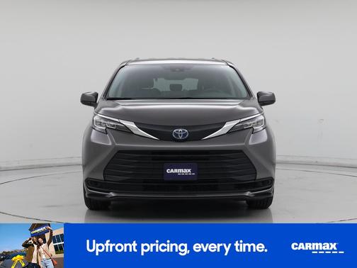 2022 Toyota Sienna LE