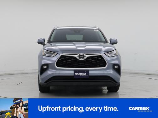 Gray 2023 Toyota Highlander XLE