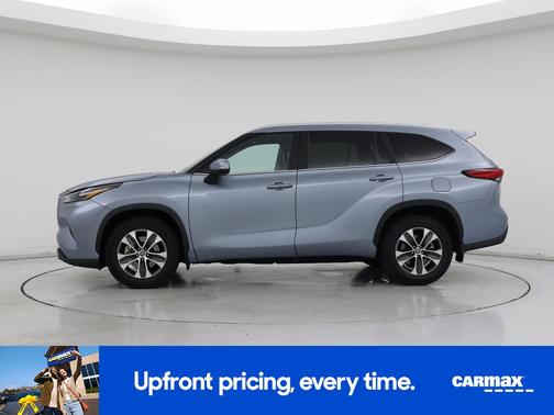 Gray 2023 Toyota Highlander XLE