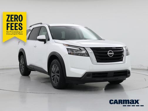 White 2025 Nissan Pathfinder SV