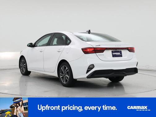 White 2024 Kia Forte LXS