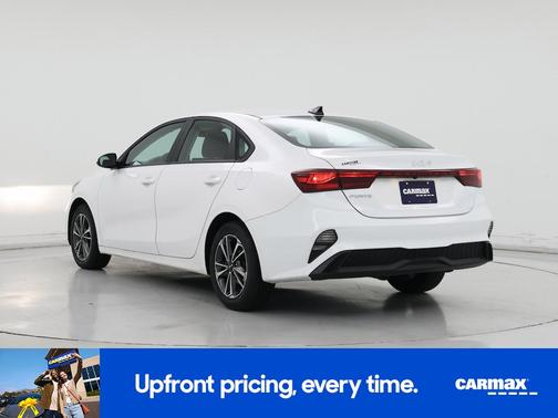 White 2024 Kia Forte LXS