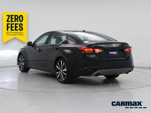Black 2021 Nissan Altima SR