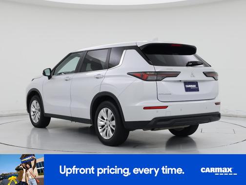 White 2025 Mitsubishi Outlander ES