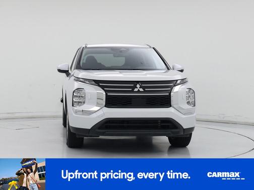 White 2025 Mitsubishi Outlander ES