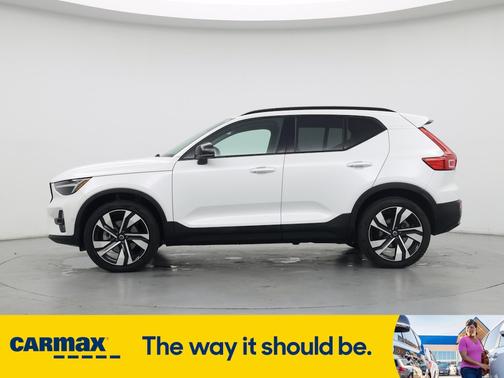 2023 Volvo XC40 B5 Plus Dark Theme