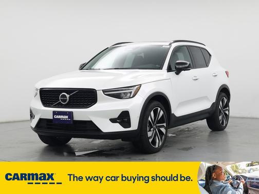 2023 Volvo XC40 B5 Plus Dark Theme