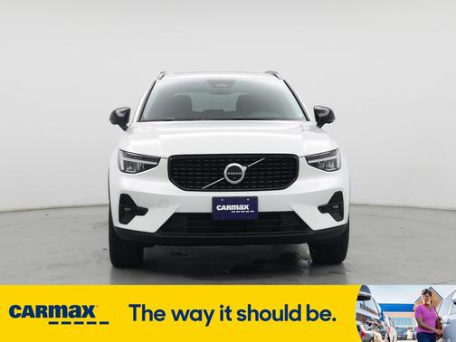 2023 Volvo XC40 B5 Plus Dark Theme