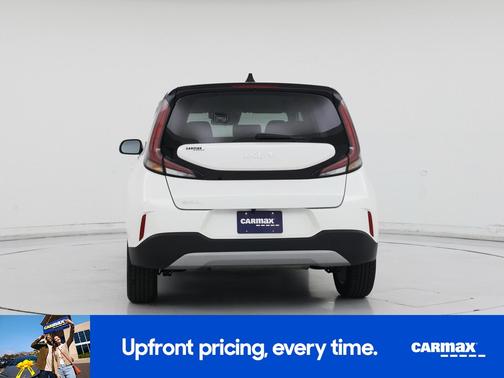 White 2025 Kia Soul LX