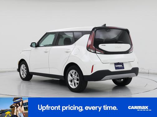 White 2025 Kia Soul LX