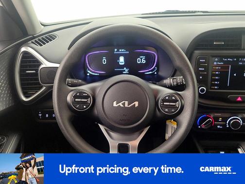 White 2025 Kia Soul LX