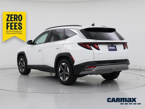 White 2025 Hyundai TUCSON SE
