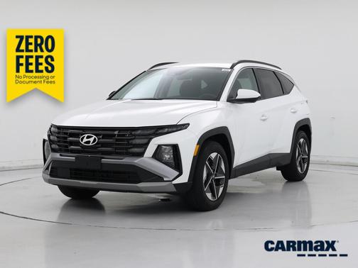 White 2025 Hyundai TUCSON SE