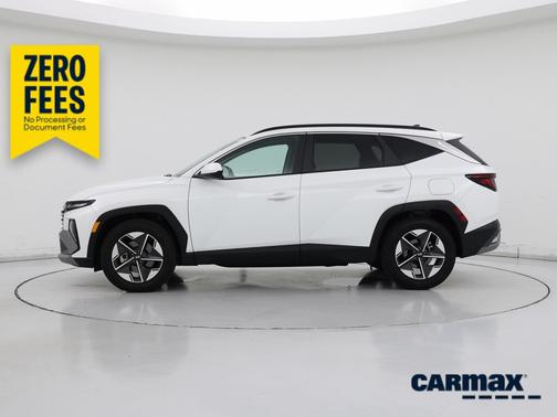 White 2025 Hyundai TUCSON SE