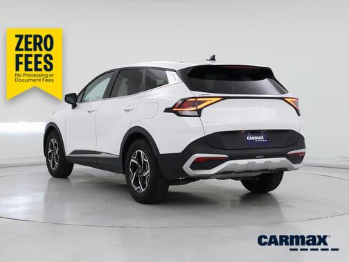 White 2025 Kia Sportage LX