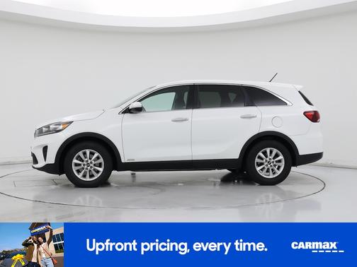 White 2019 Kia Sorento LX