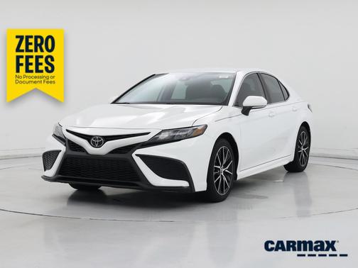 White 2023 Toyota Camry SE