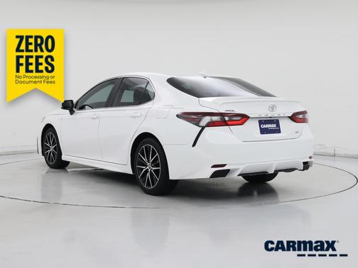 White 2023 Toyota Camry SE