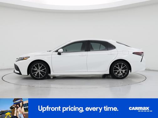 White 2023 Toyota Camry SE