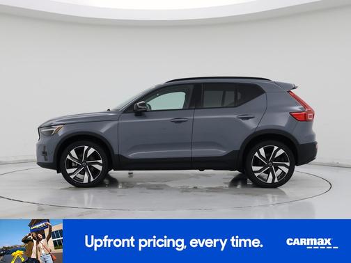 Gray 2023 Volvo XC40 B5 Plus Dark Theme