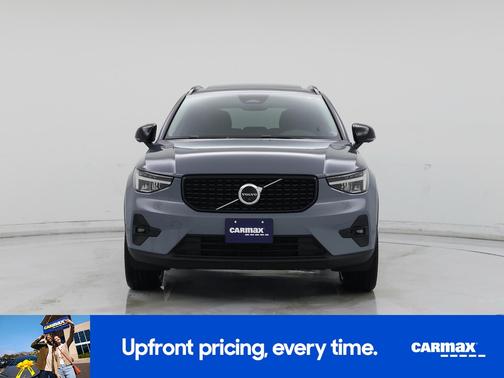 Gray 2023 Volvo XC40 B5 Plus Dark Theme