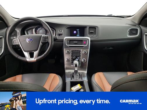 2016 Volvo V60 Cross Country T5