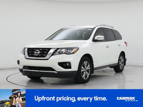 White 2018 Nissan Pathfinder SV