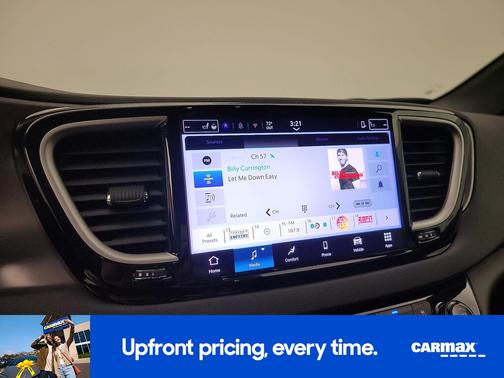 White 2025 Chrysler Pacifica Select