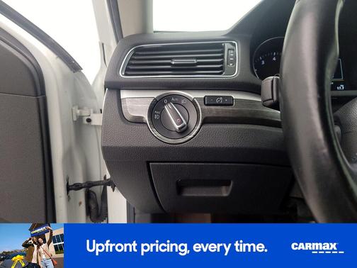 White 2018 Volkswagen Passat SEL Premium