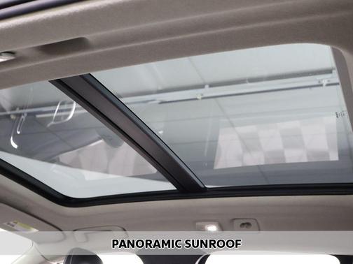 2023 Volvo XC40 B5 Plus Bright Theme