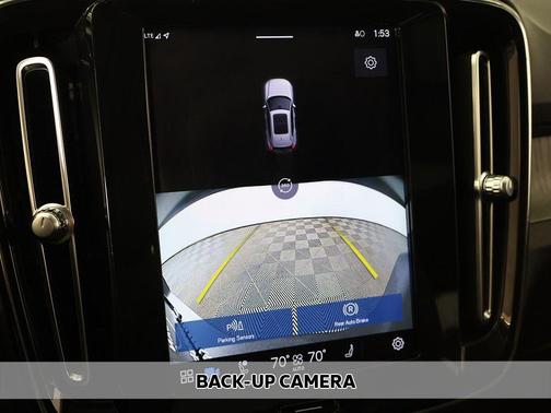 2023 Volvo XC40 B5 Plus Bright Theme